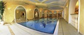 Rakouský hotel Alpina s bazénem