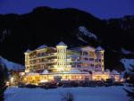 Pohled na rakouský hotel Alpina v zimě, Gerlos